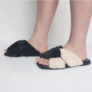 NIP Vivienne Hu Criss Cross Faux Fur Slippers Indoor Outdoor Slides Wmn's 7.5–8